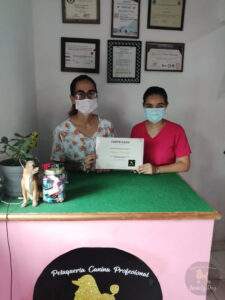 Instructora de Pet Groomer